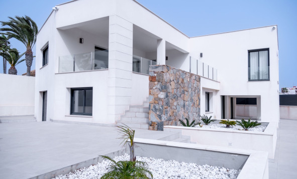 Herverkoop - 3. Vrijstaande villa - Torrevieja - Costa Blanca Zuid