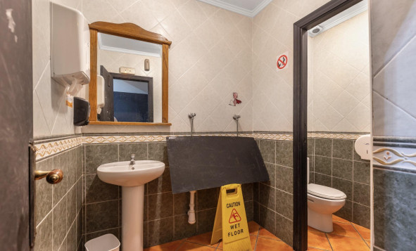 Resale - Commercial property - Torrevieja - Costa Blanca South