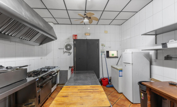 Resale - Commercial property - Torrevieja - Costa Blanca South