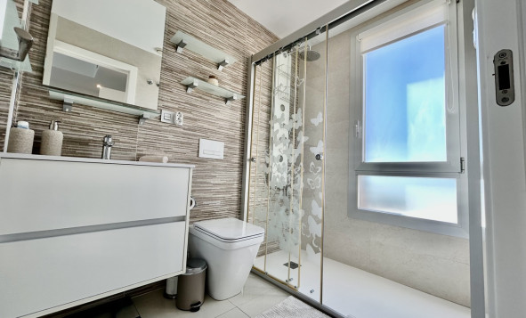 Resale - 3. Detached house - Villamartin - Costa Blanca South