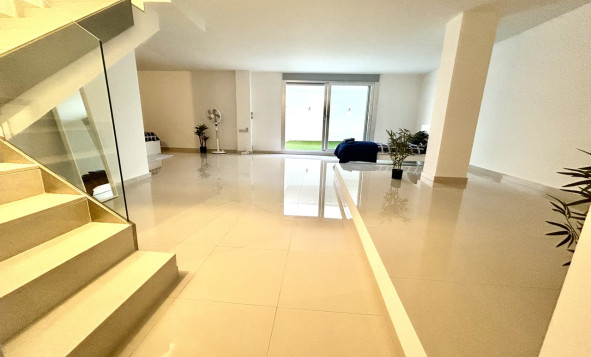 Resale - 3. Detached house - Villamartin - Costa Blanca South