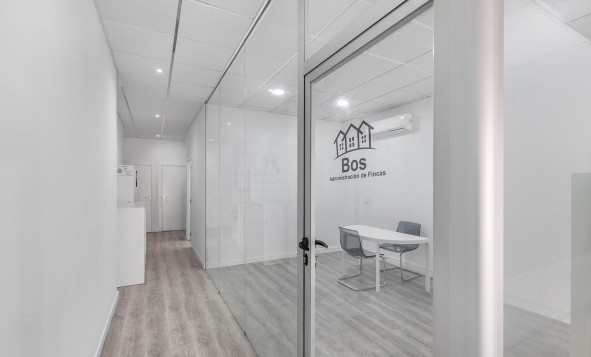 Resale - Commercial property - Torrevieja - Costa Blanca South