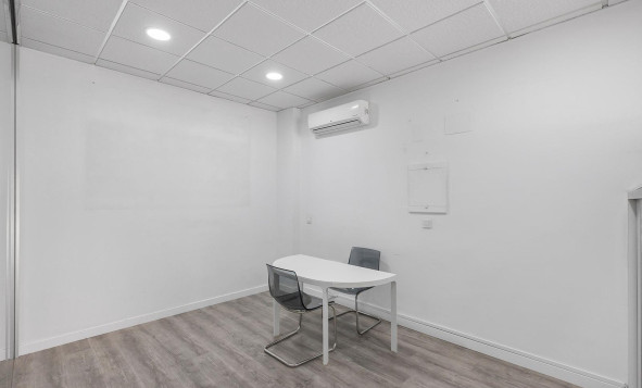 Resale - Commercial property - Torrevieja - Costa Blanca South