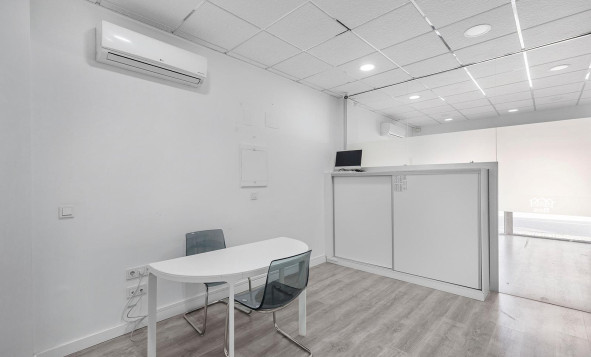 Resale - Commercial property - Torrevieja - Costa Blanca South