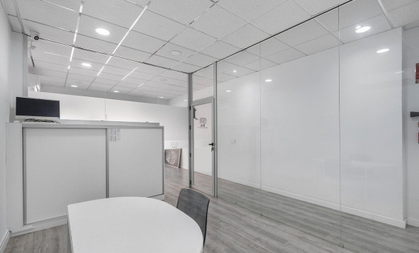 Resale - Commercial property - Torrevieja - Costa Blanca South