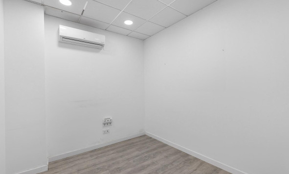 Resale - Commercial property - Torrevieja - Costa Blanca South