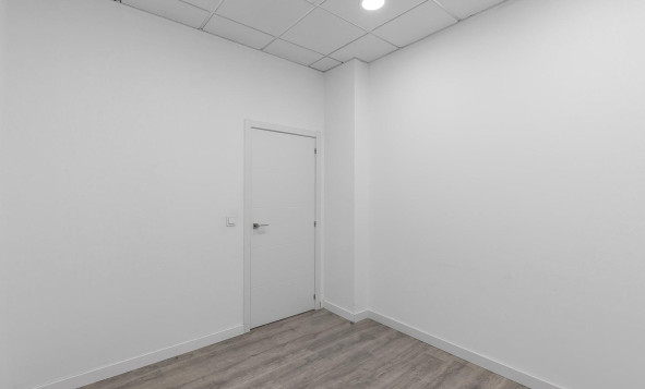 Resale - Commercial property - Torrevieja - Costa Blanca South