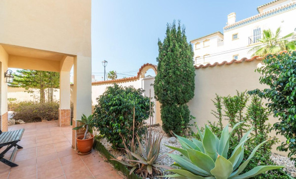 Resale - 3. Detached house - Torrevieja - Cala de cabo cervera