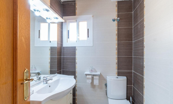 Resale - 3. Detached house - Torrevieja - Cala de cabo cervera