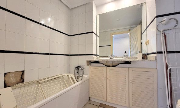 Resale - 1. Apartment / flat - Torrevieja - PLAYA DE LA MATA