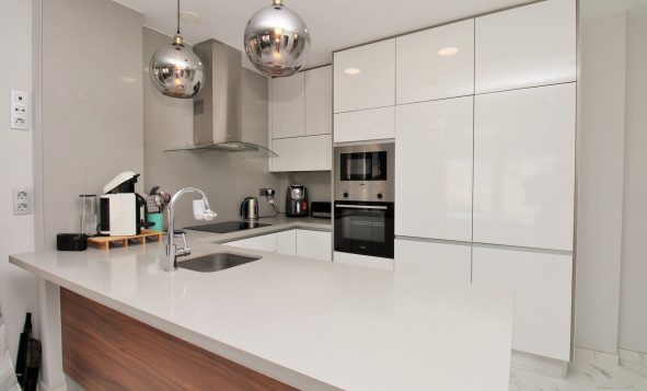 Resale - 3. Detached house - Villamartin - Costa Blanca South