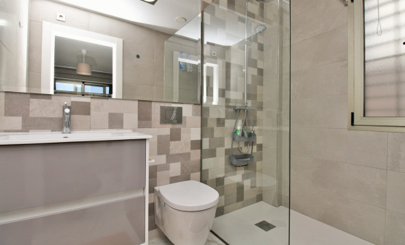 Resale - 3. Detached house - Villamartin - Costa Blanca South