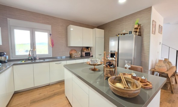 Resale - 7. Finca / Country property - Pinoso - Pinoso - Country