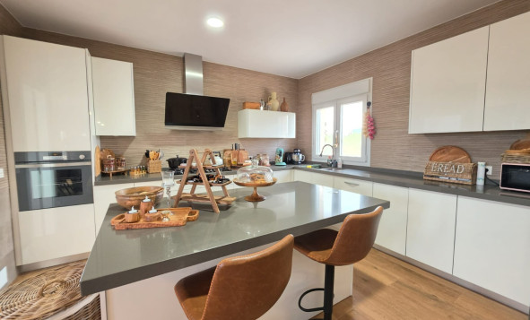 Resale - 7. Finca / Country property - Pinoso - Pinoso - Country