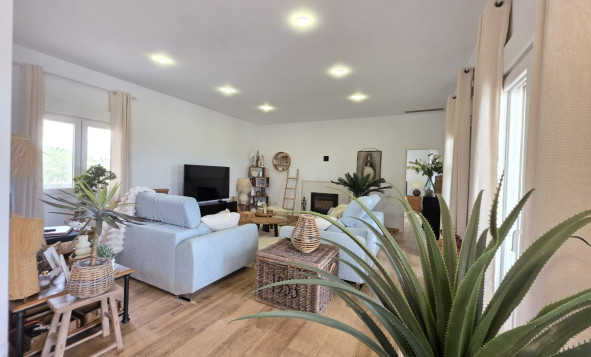 Resale - 7. Finca / Country property - Pinoso - Pinoso - Country