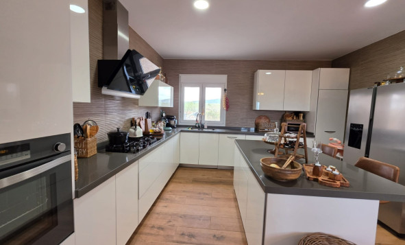 Resale - 7. Finca / Country property - Pinoso - Pinoso - Country