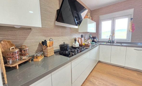 Resale - 7. Finca / Country property - Pinoso - Pinoso - Country