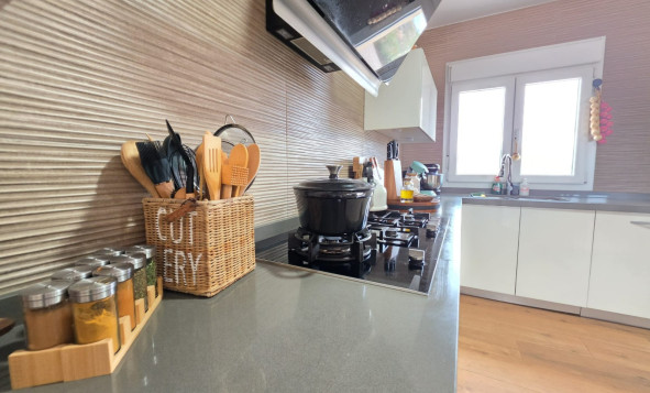 Resale - 7. Finca / Country property - Pinoso - Pinoso - Country