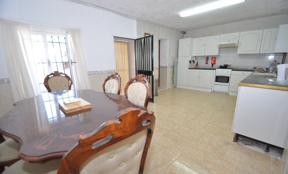 Resale - 7. Finca / Country property - Pinoso - Pinoso - Town