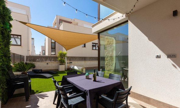 Herverkoop - 3. Vrijstaande villa - Rojales - Pueblo bravo