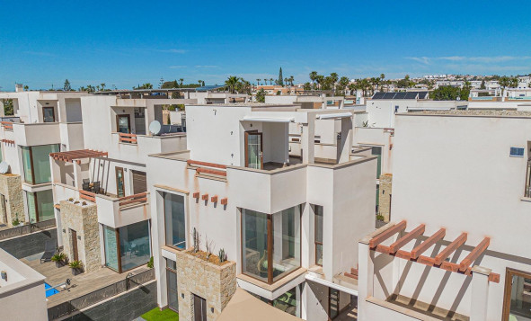 Herverkoop - 3. Vrijstaande villa - Rojales - Pueblo bravo