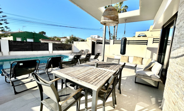 Reventa - 3. Casa indepiende - Los Balcones - Costa Blanca Sur