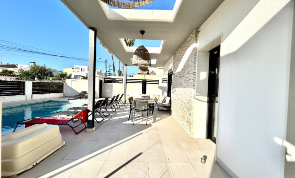 Reventa - 3. Casa indepiende - Los Balcones - Costa Blanca Sur