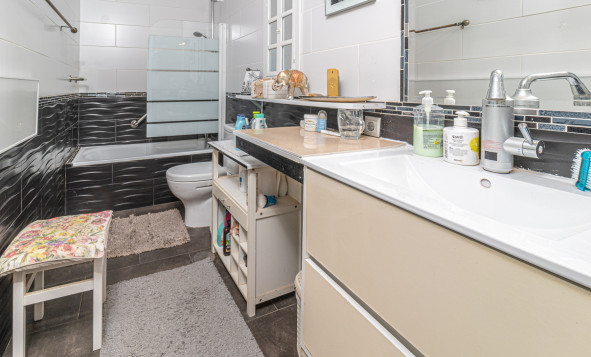 Resale - 4. Semi-detached villa - Villamartin - Costa Blanca South