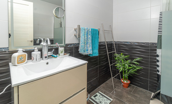 Resale - 4. Semi-detached villa - Villamartin - Costa Blanca South