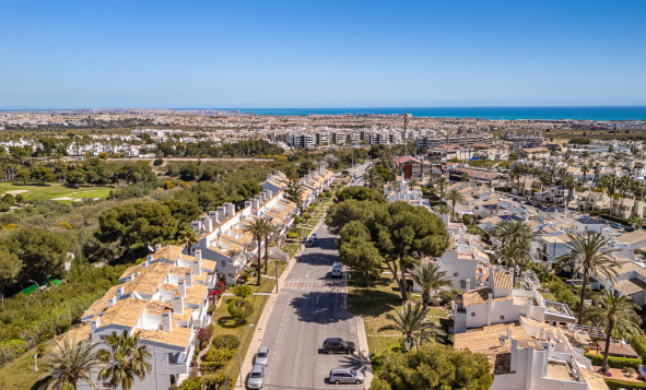 Resale - 4. Semi-detached villa - Villamartin - Costa Blanca South