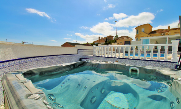 Resale - 3. Detached house - Villamartin - Costa Blanca South