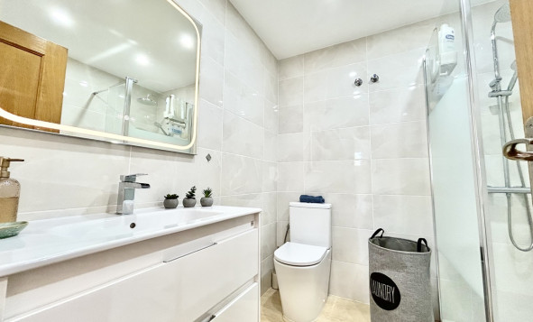 Reventa - 1. Apartamento / piso - Villamartin - Costa Blanca Sur