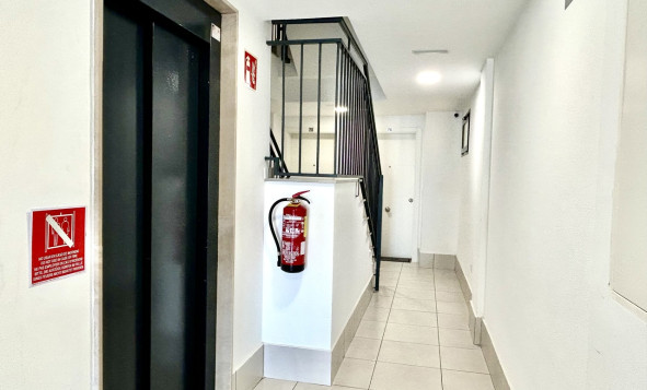 Reventa - 1. Apartamento / piso - Villamartin - Costa Blanca Sur