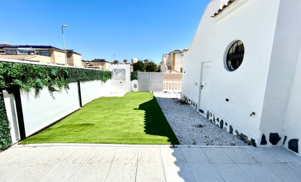 Resale - 2. Town house - Punta Prima - Costa Blanca South