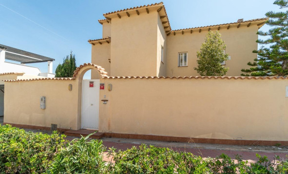 Reventa - 3. Casa indepiende - Torrevieja - Cala de cabo cervera