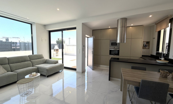 Reventa - 3. Casa indepiende - Ciudad Quesada - La Laguna