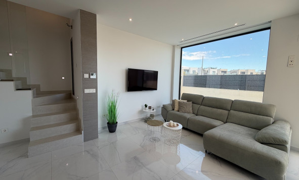 Reventa - 3. Casa indepiende - Ciudad Quesada - La Laguna