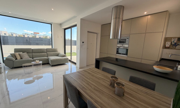 Reventa - 3. Casa indepiende - Ciudad Quesada - La Laguna