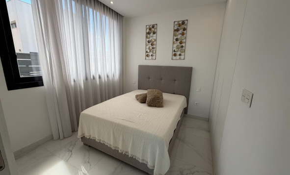 Reventa - 3. Casa indepiende - Ciudad Quesada - La Laguna