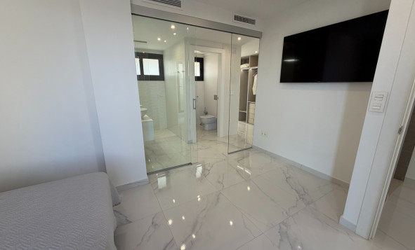 Reventa - 3. Casa indepiende - Ciudad Quesada - La Laguna