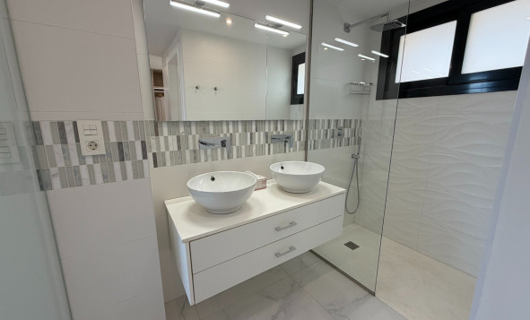 Reventa - 3. Casa indepiende - Ciudad Quesada - La Laguna