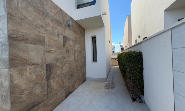 Reventa - 3. Casa indepiende - Ciudad Quesada - La Laguna