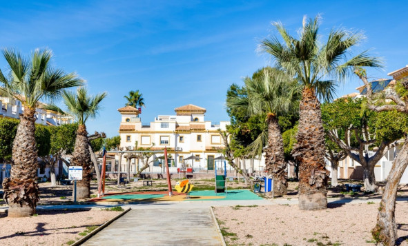 Reventa - 2. Chalet adosado - Torrevieja - Aguas Nuevas