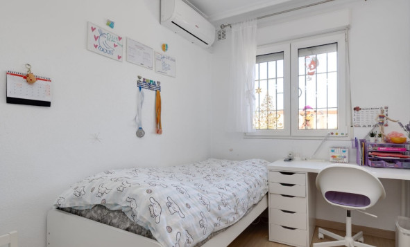 Reventa - 2. Chalet adosado - Torrevieja - Aguas Nuevas