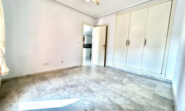 Reventa - 1. Apartamento / piso - Villamartin - Costa Blanca Sur