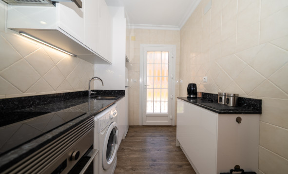 Resale - 3. Detached house - Playa Flamenca - Sportcentre