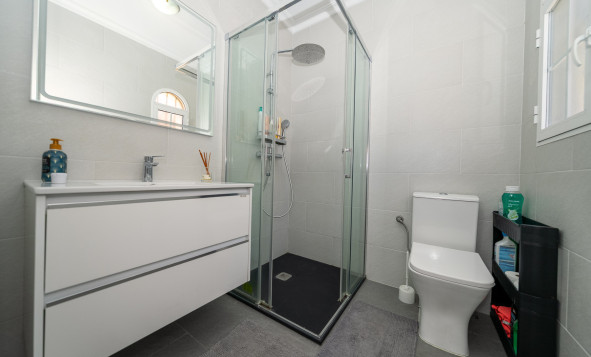 Resale - 3. Detached house - Playa Flamenca - Sportcentre