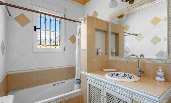 Herverkoop - 3. Vrijstaande villa - Torrevieja - Costa Blanca Zuid