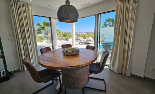 Reventa - 3. Casa indepiende - La Marina - Costa Blanca Sur