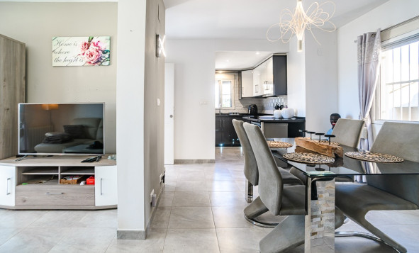 Herverkoop - 3. Vrijstaande villa - Algorfa - ALGORFA